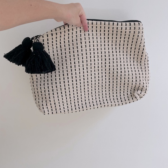 Zara Handbags - Zara Women’s Oversized Clutch